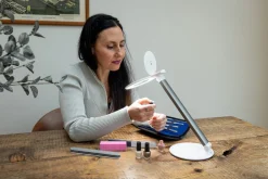 Daylight Company Halo Go 2, Portable Rechargeable Magnifying Lamp - U25400